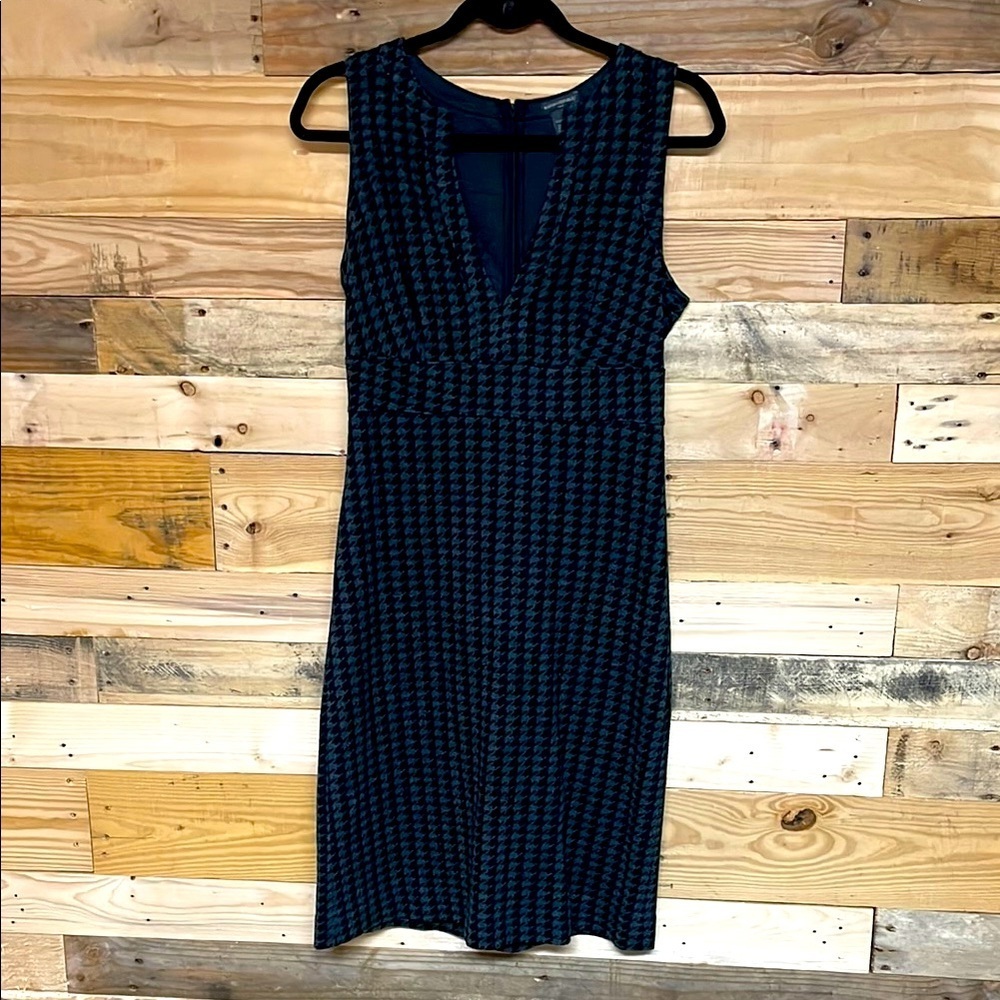 Banana Republic size 4 Black & Houndstooth Pattern Plunge Neckline Midi Dress